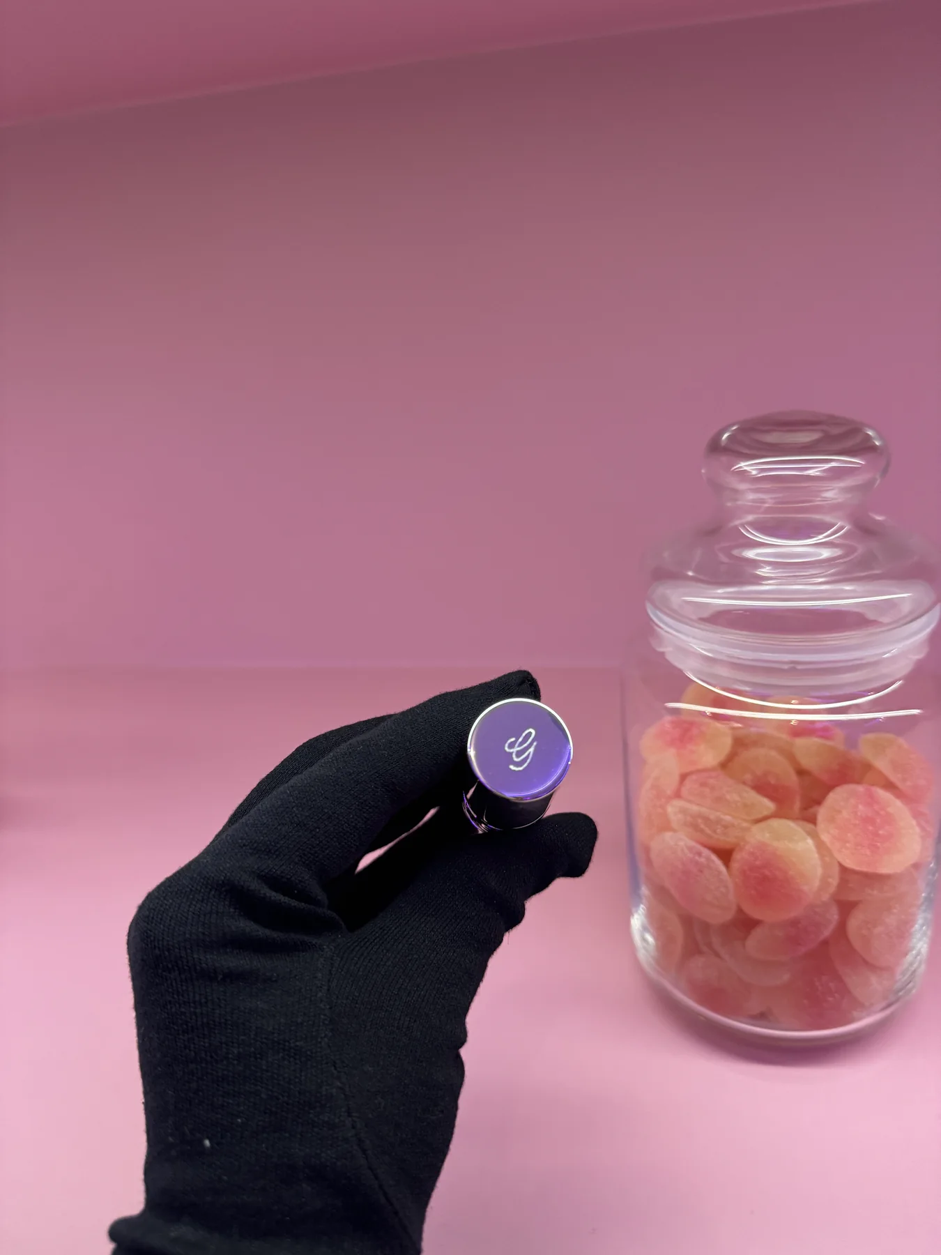 Live engraving on a fragrance jar